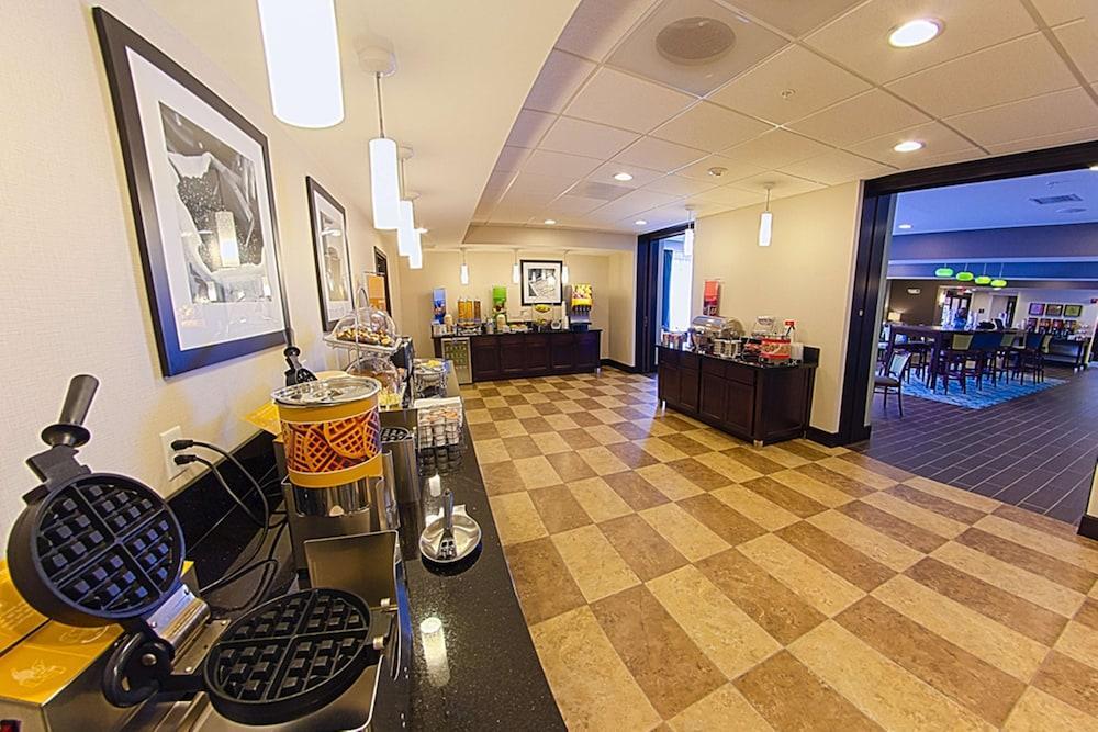 Hampton Inn Dekalb - Near The University Ngoại thất bức ảnh