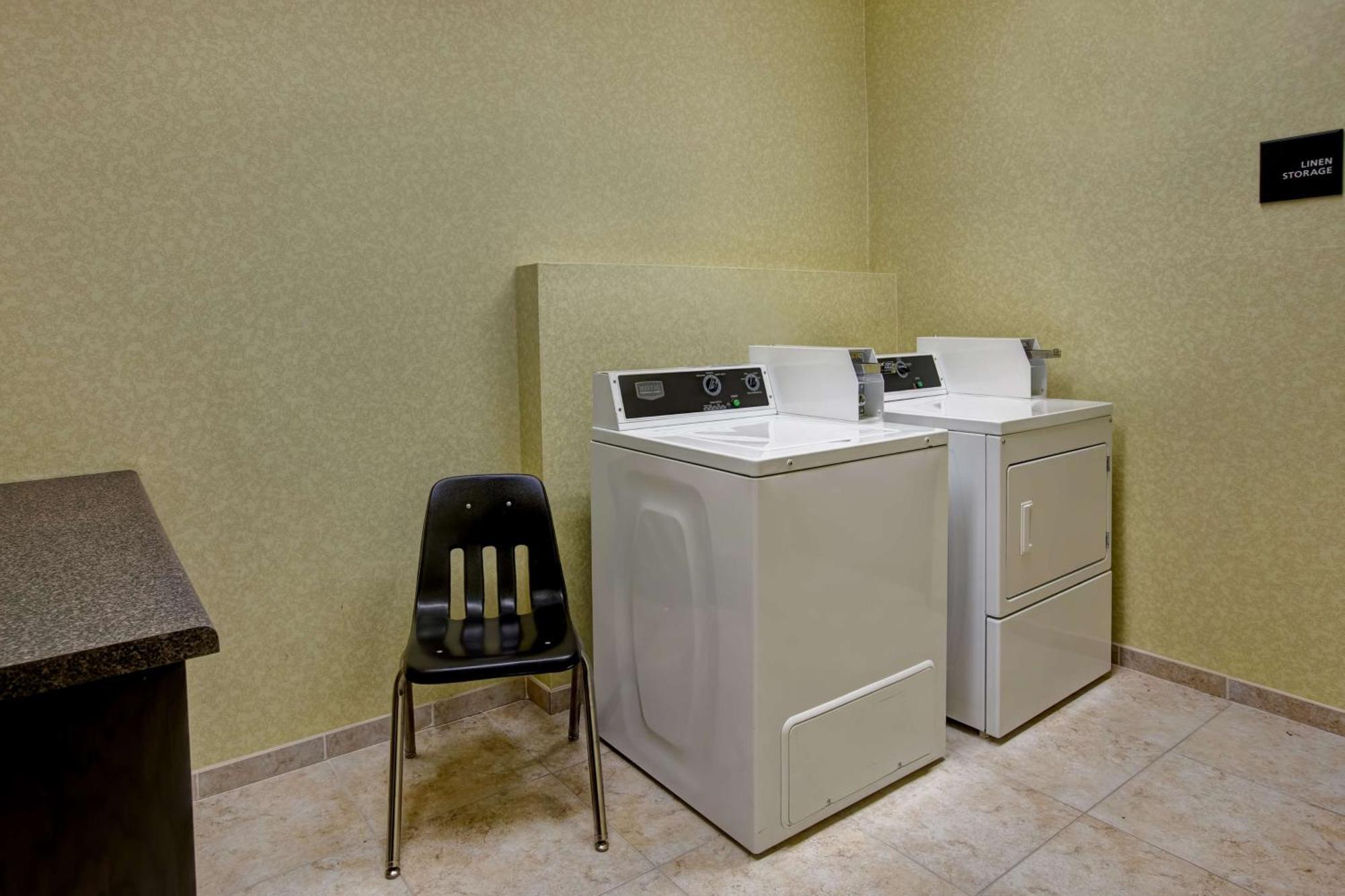 Hampton Inn Dekalb - Near The University Ngoại thất bức ảnh