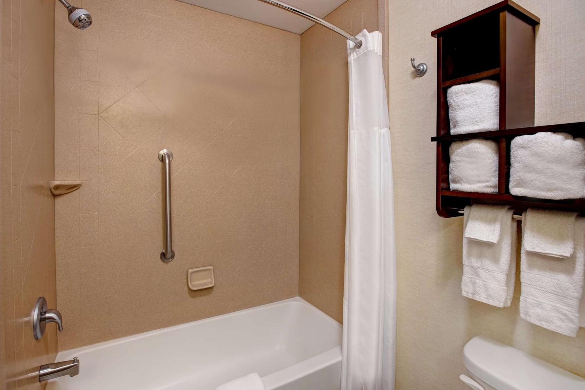 Hampton Inn Dekalb - Near The University Ngoại thất bức ảnh