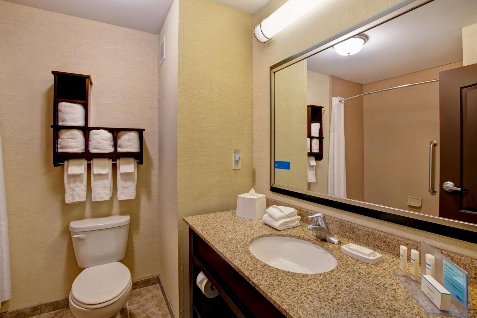 Hampton Inn Dekalb - Near The University Ngoại thất bức ảnh